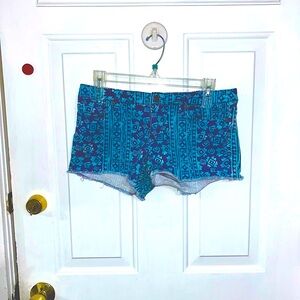 I love H81 printed Jean shorts